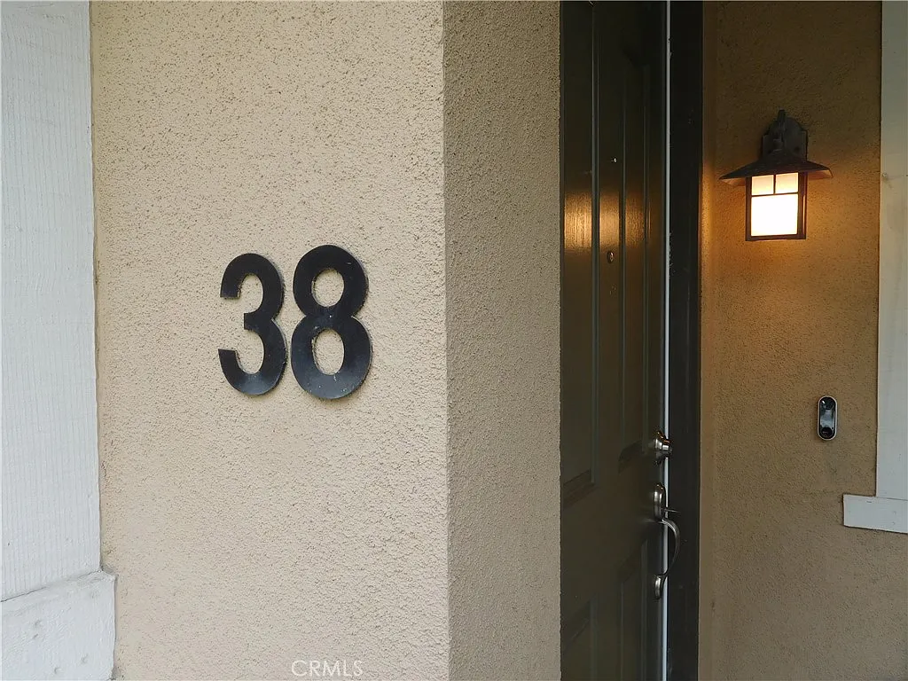 3 bed, 2.5 bath, 1448 sqft, $4,200 — Photo 4