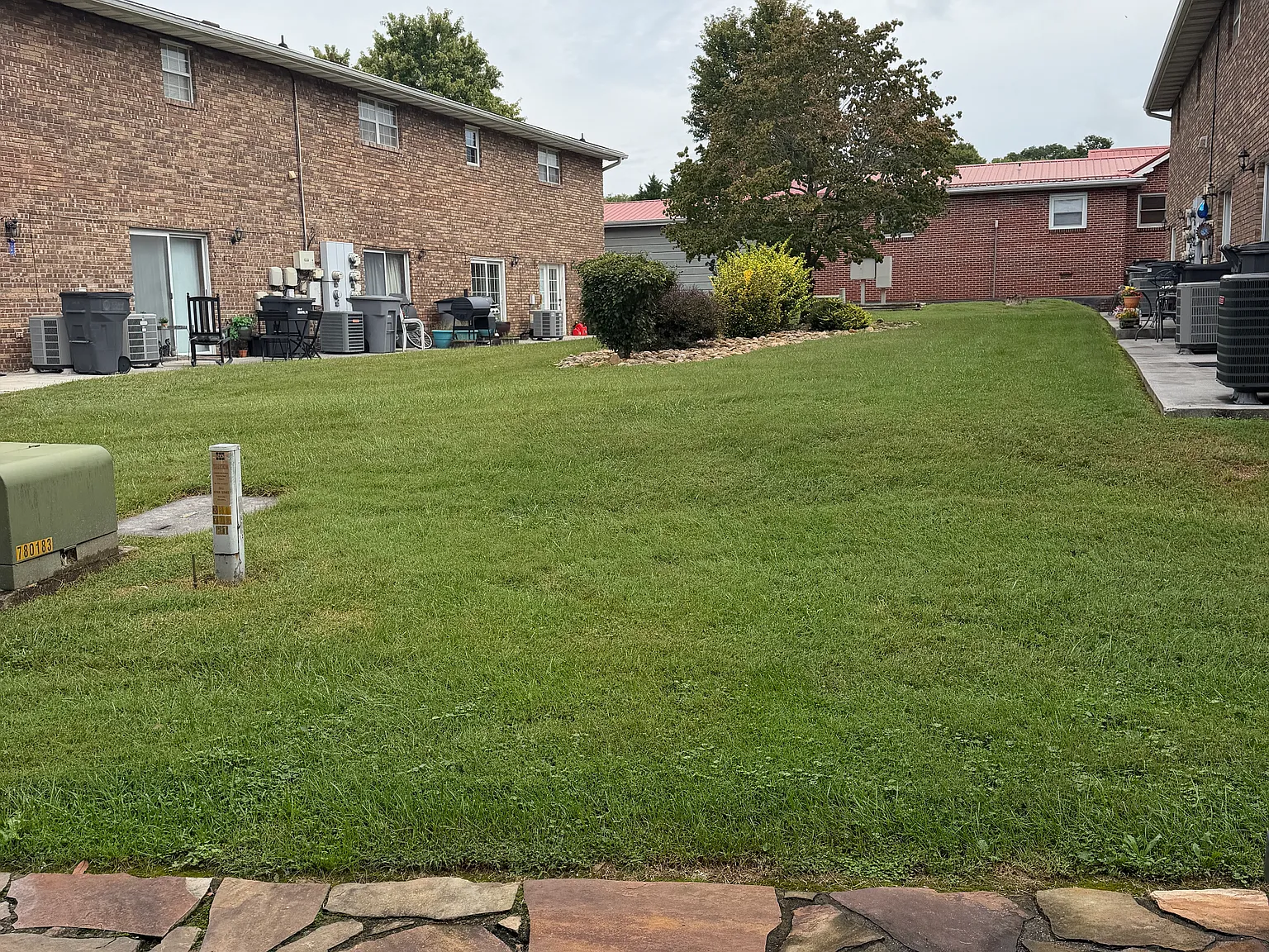 2 bed, 1.5 bath, 1176 sqft, $1,395 — Photo 3
