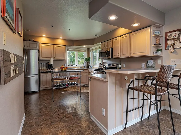 1480 Cresthaven Dr — Photo 35