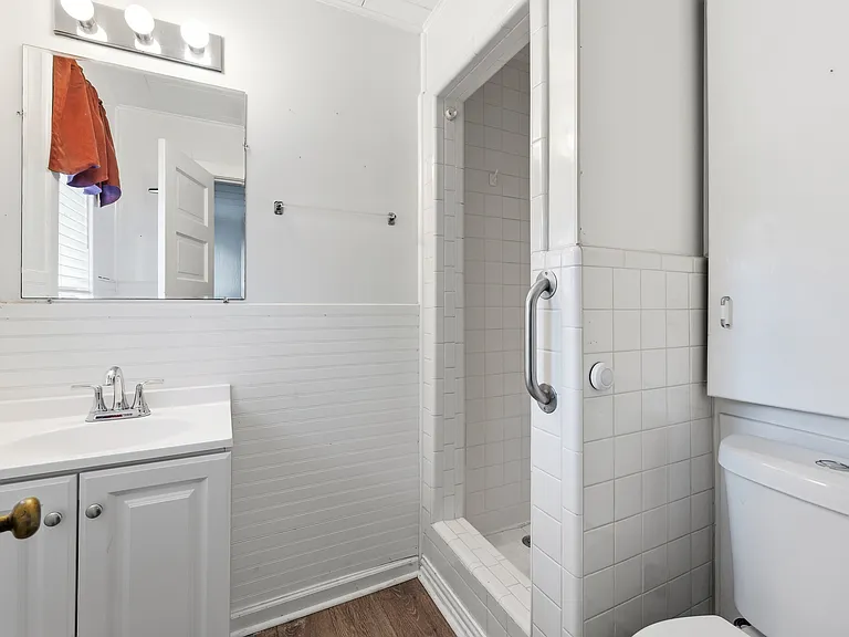 8561 Strathmore Dr — Photo 37