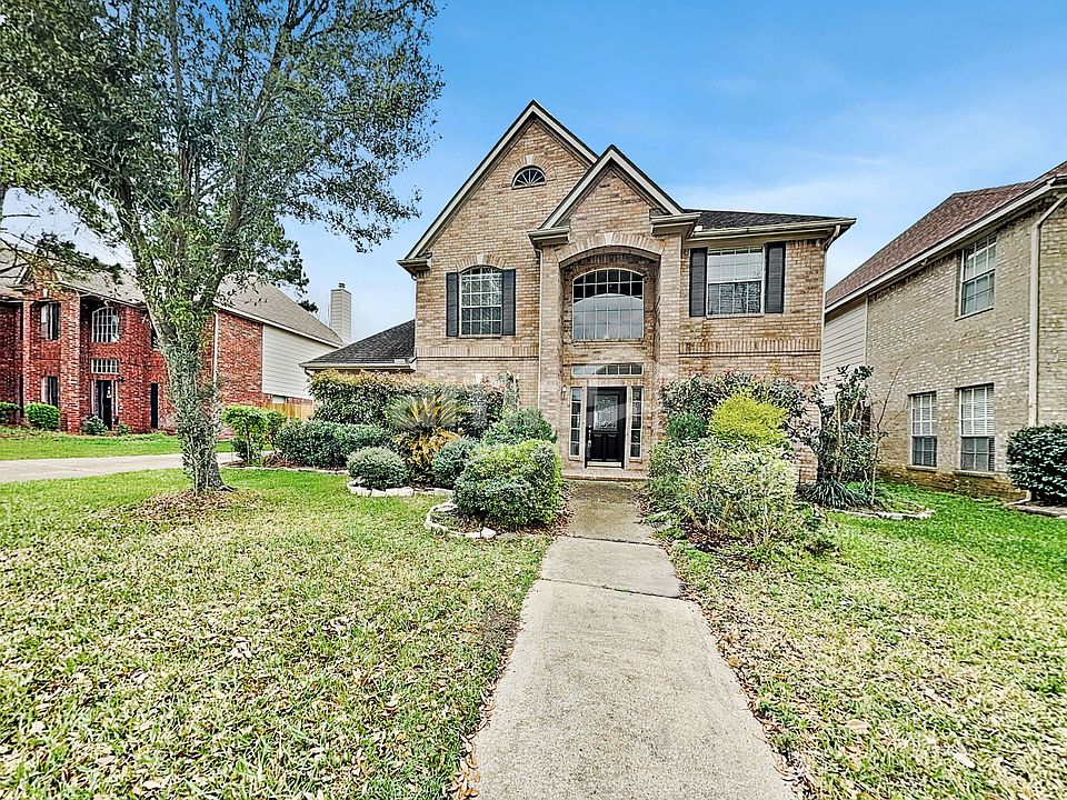 1st image of 11911 Lakewood Hills Dr