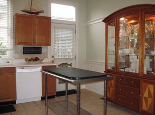 515 E Harris St, Savannah, GA 31401