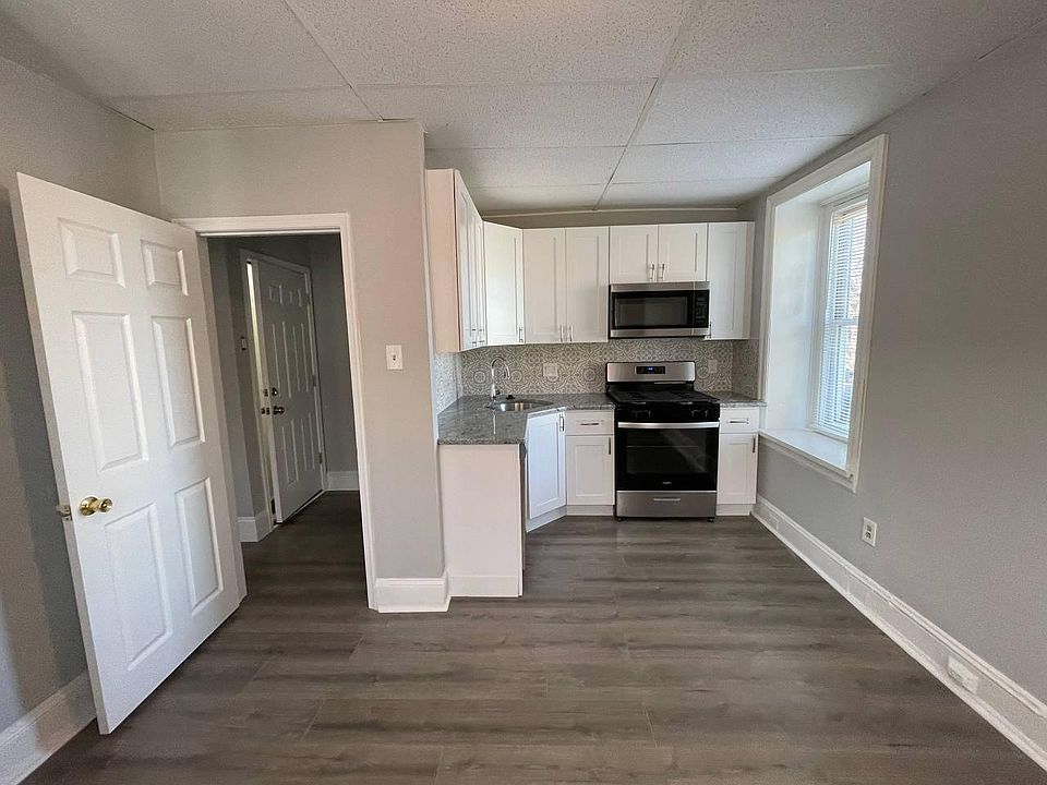 1st image of 4941 Walnut St Floor 3