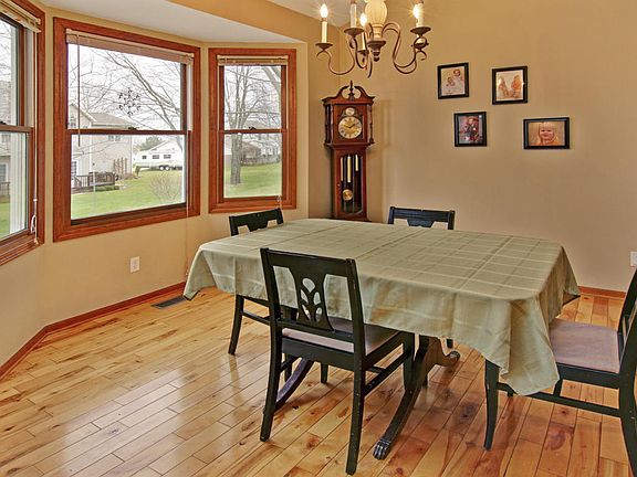 4th image of 664 Sleepy Hollow Ln
