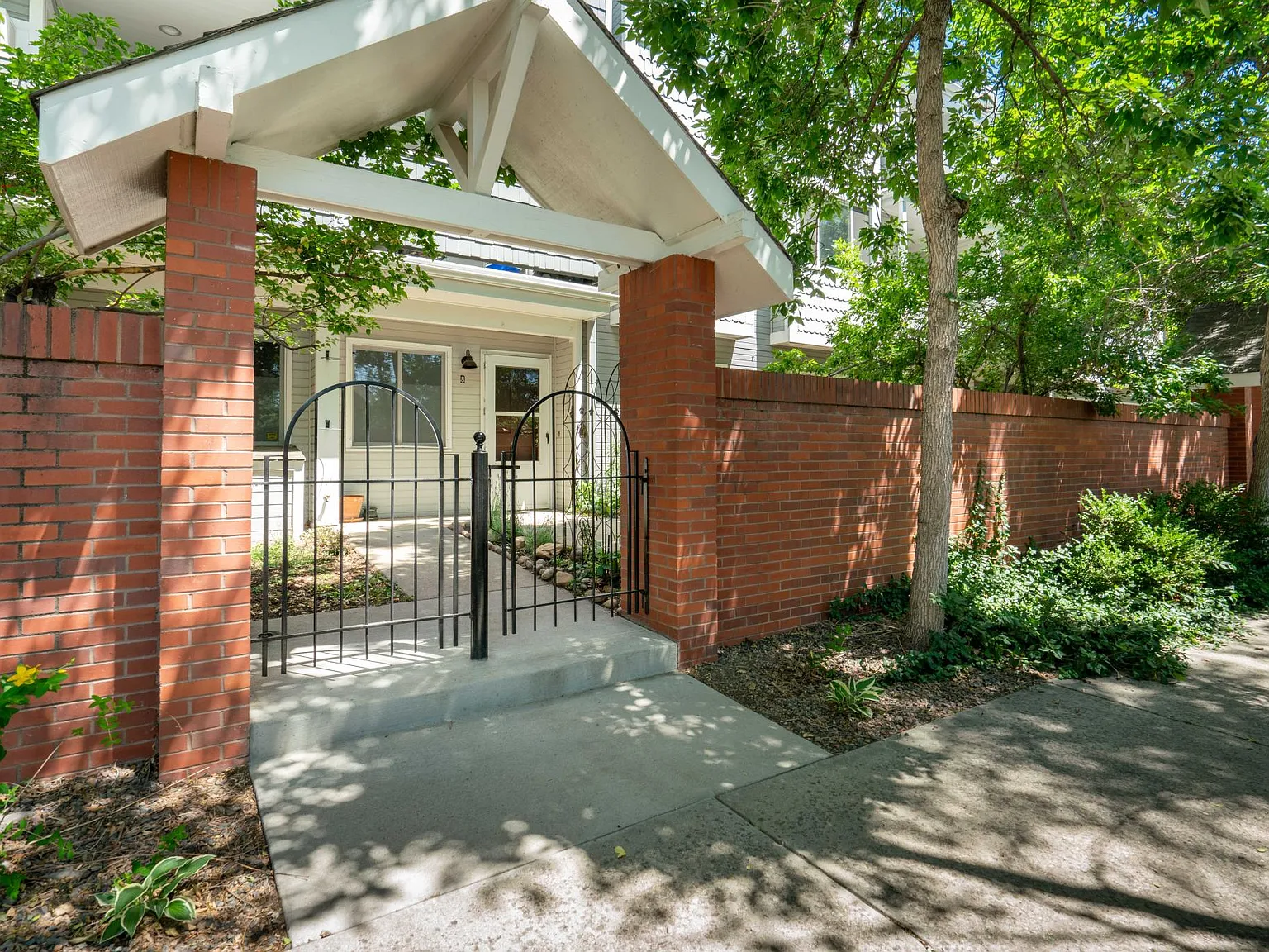 1 bed, 650 sqft, $2,400 — Photo 1