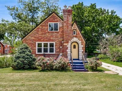 1375 S New Florissant Rd, Florissant, MO, 63031