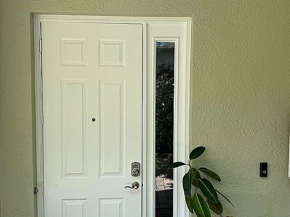 3rd image of 1345 Mariposa Cir APT 204