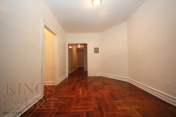 Rented by Kings Court Real Estate | media 2