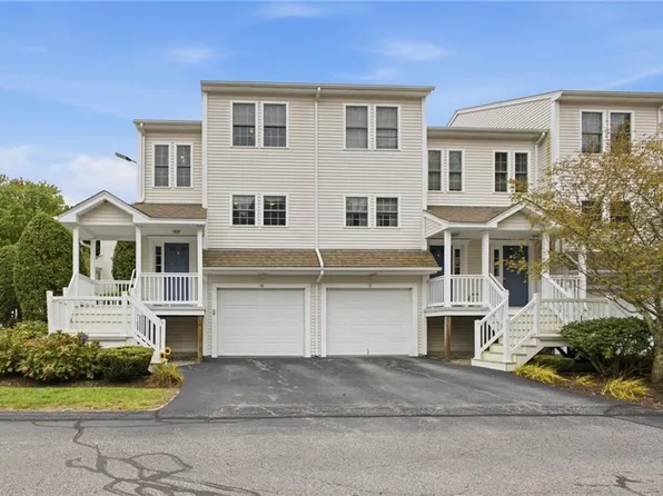 68 Red Brook Ln, West Warwick, RI 02893