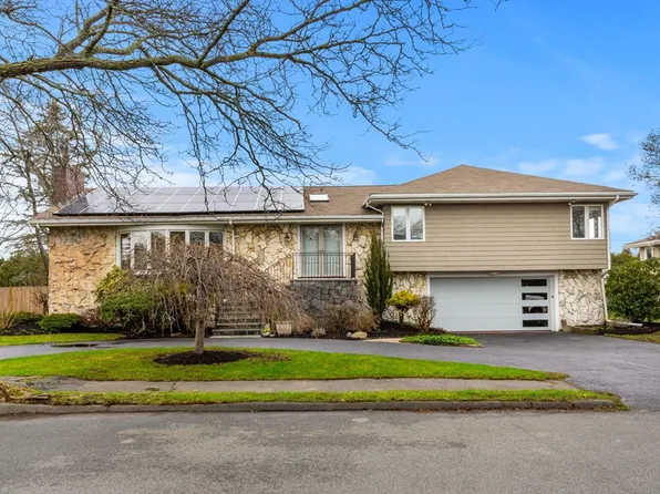 58 Leicester Rd, Marblehead, MA 01945