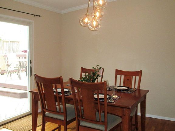 Dining room, vaulted ceiling