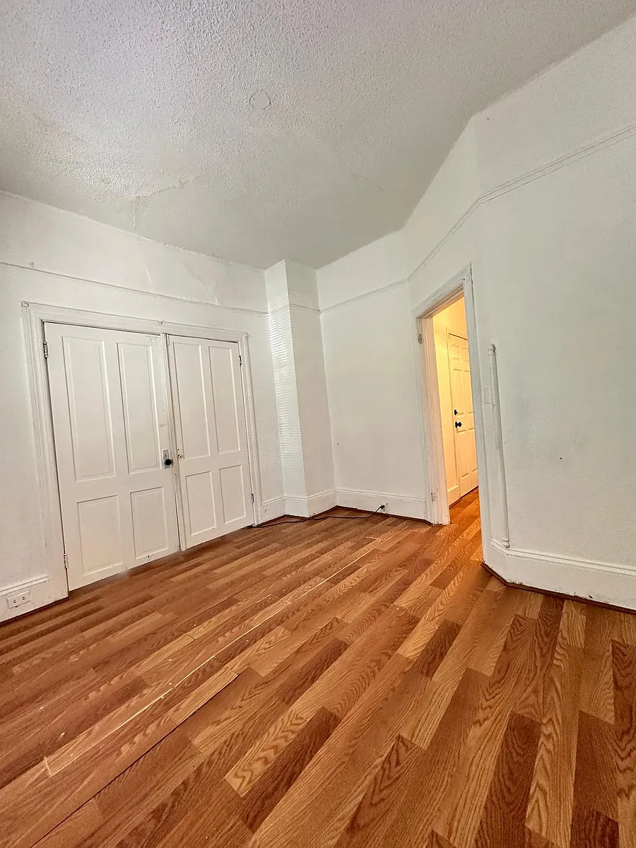 Building Photo - 321 Oak St #2