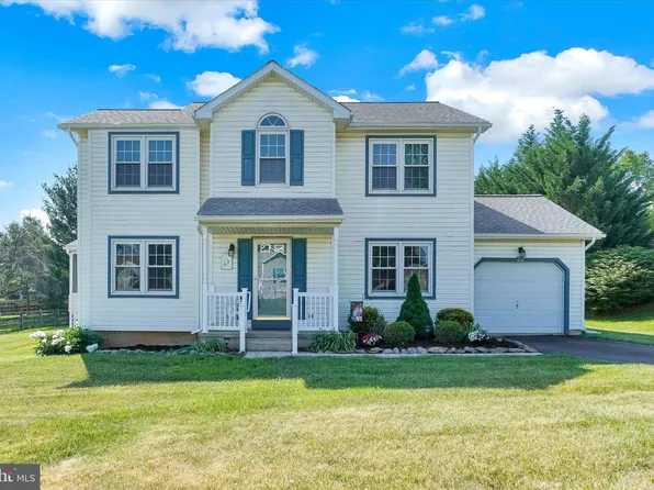 22 Coupler Dr, Stewartstown, PA 17363