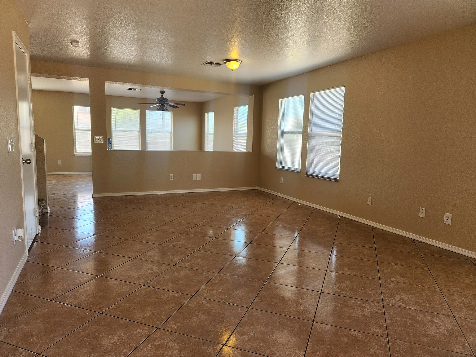 4 bed, 2.5 bath, 2317 sqft, $2,395 — Photo 3