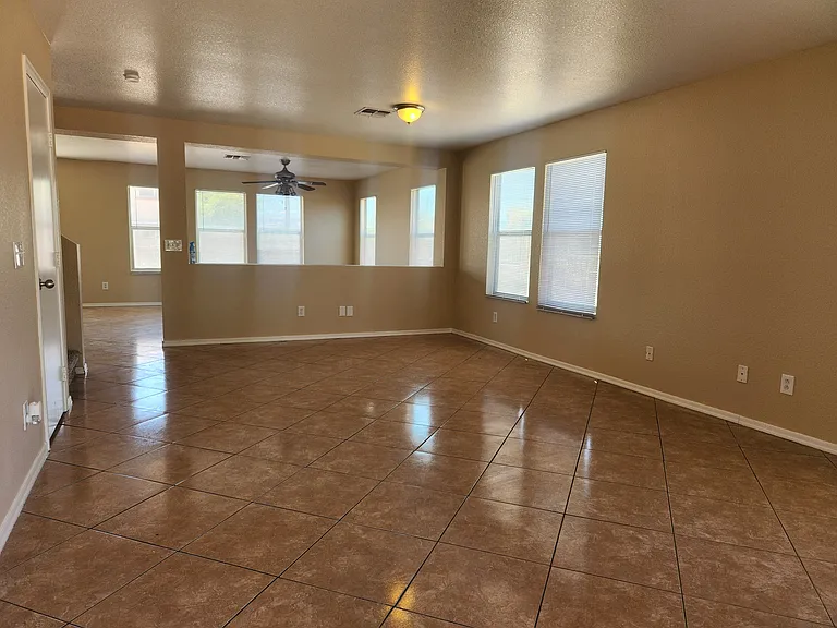 5931 W Albeniz Pl — Photo 3