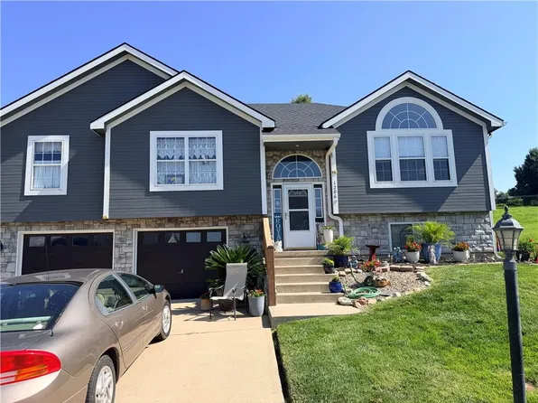 1206 Wildwood St, Leavenworth, KS 66048