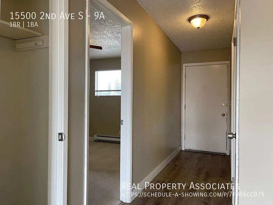 Beautiful Top Floor One Bedroom Apartment with Large Balcony — Photo 4