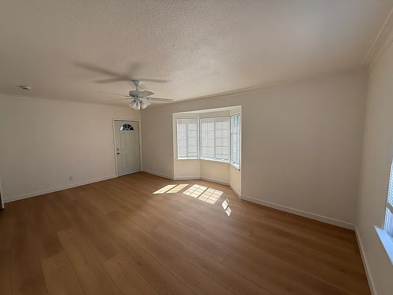3620 W 1st St #7 — Photo 1