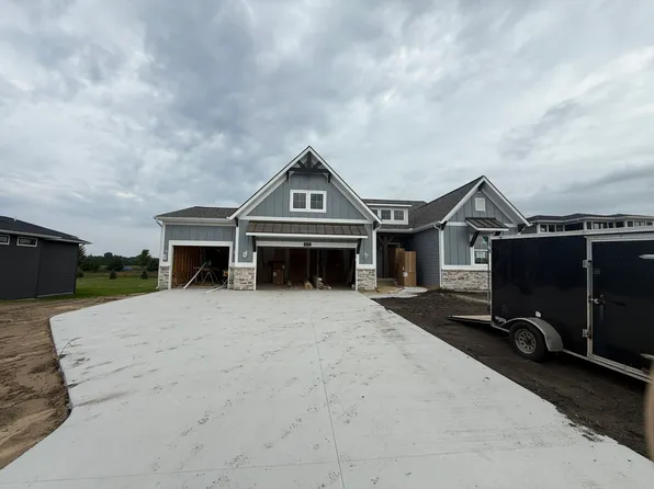 4733 Harkemas Creek Dr, Holland, MI 49424