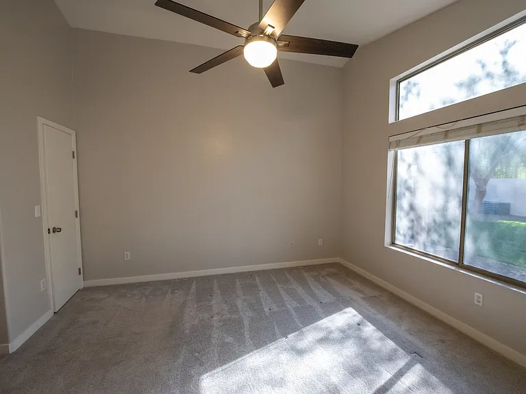 833 E Ross Ave — Photo 9
