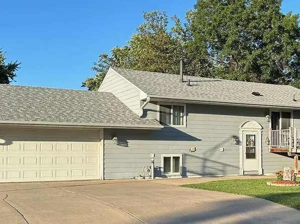 2208 Laramie Trl N, Brooklyn Park, MN 55444