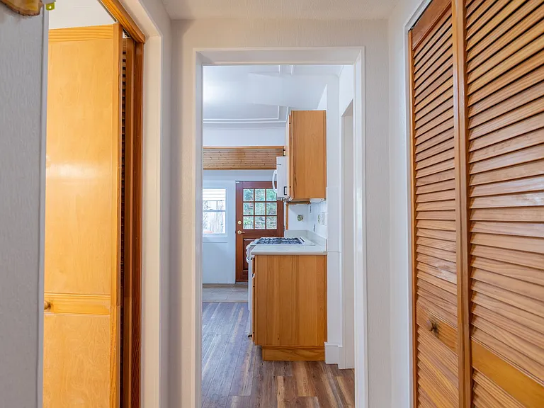 1708 Richard St — Photo 11