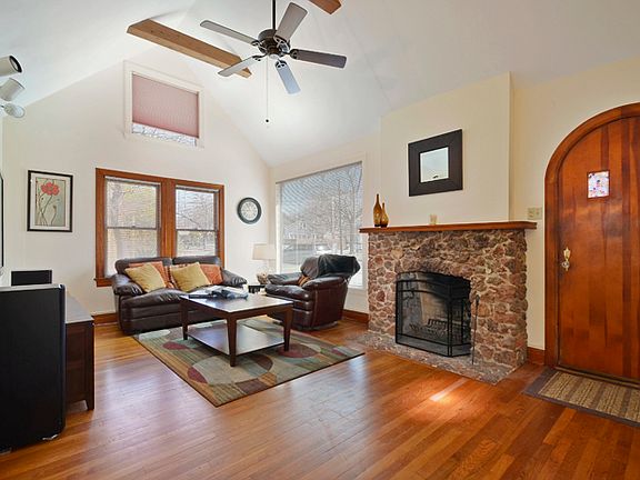 Vaulted ceiling in living