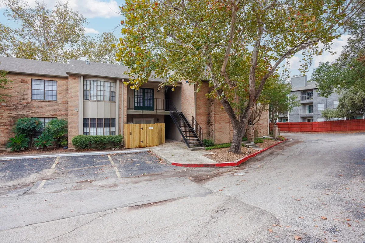 Building Photo - 7711 Callaghan Rd #104