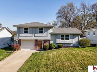 346 Michael Dr, Gretna, NE 68028