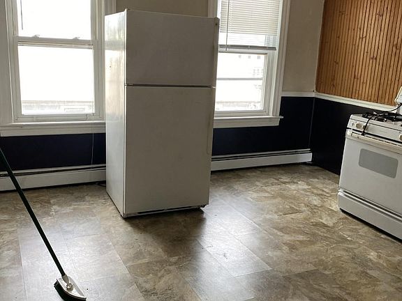5th image of 322 Lowell Ave #3