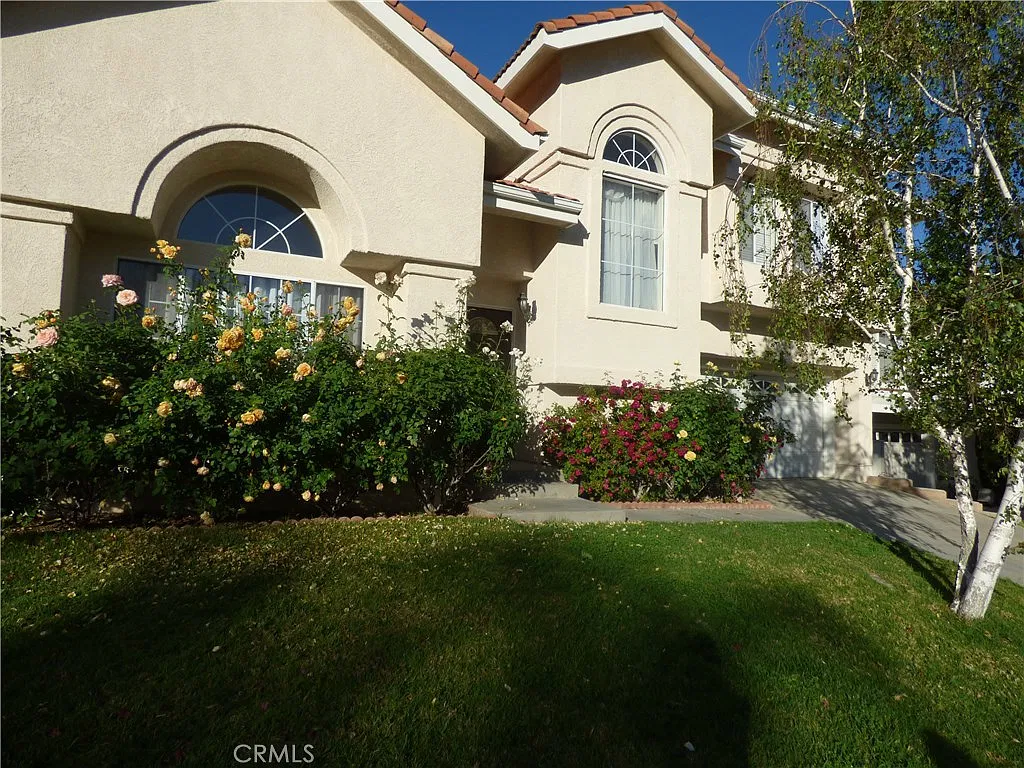 4 bed, 3.5 bath, 2382 sqft, $5,600 — Photo 1