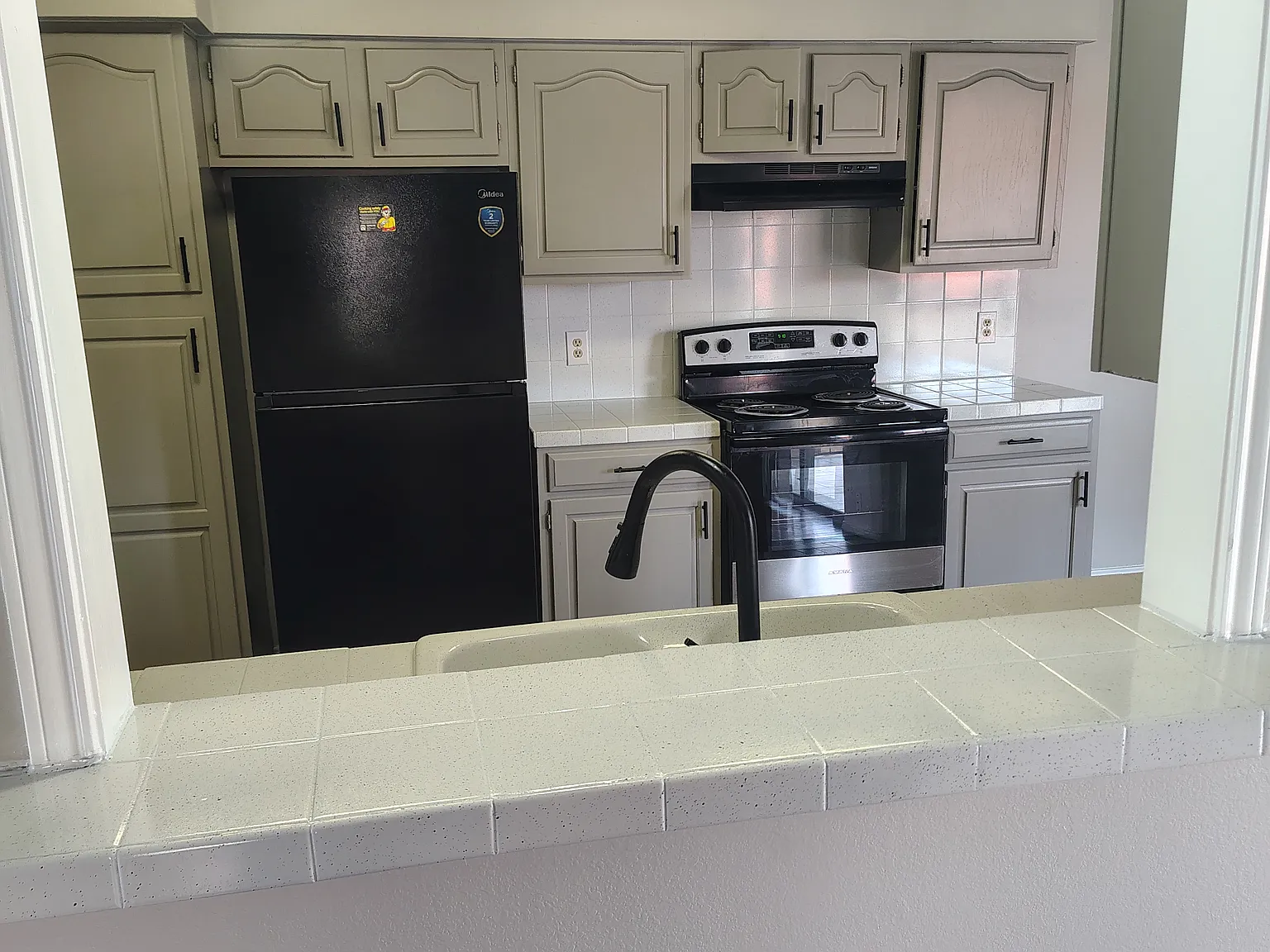 3 bed, 2.5 bath, 1718 sqft, $1,275 — Photo 2