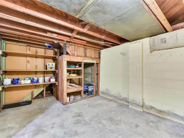 24717 New York St, Dearborn, MI 48124