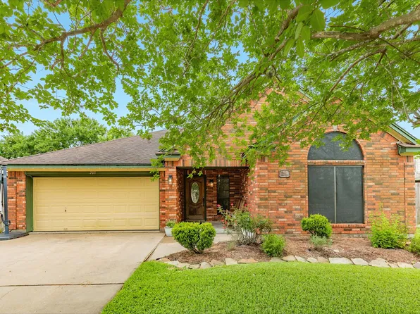 203 Washington Ave, Clute, TX 77531