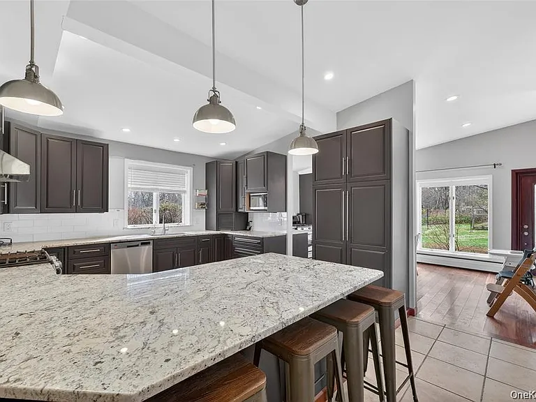 155 Roselawn Rd — Photo 7