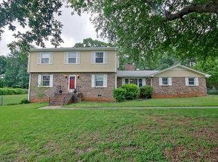 1066 Oak Ridge Dr, Fayetteville, GA 30214