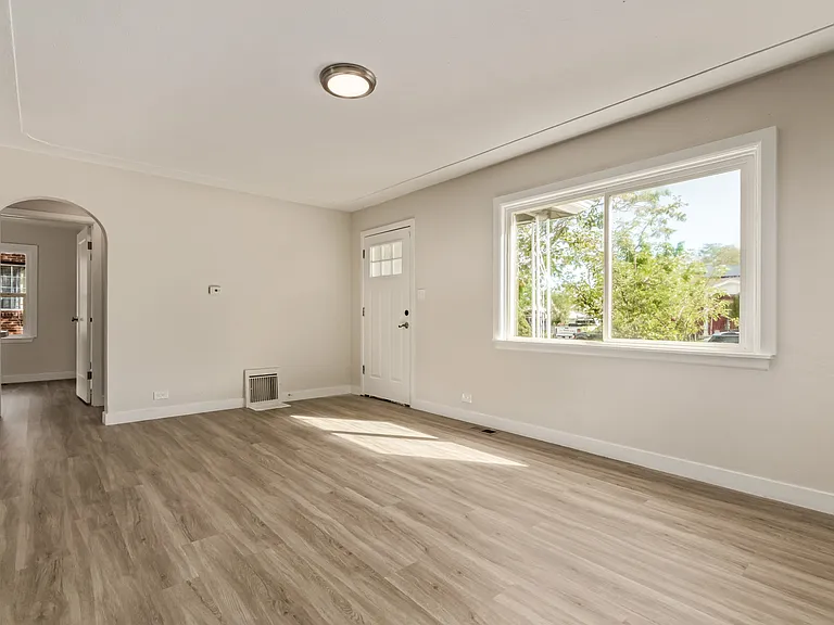 4415 Milwaukee St — Photo 14