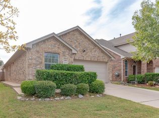 2724 Mountain Lion Dr, Fort Worth, TX 76244