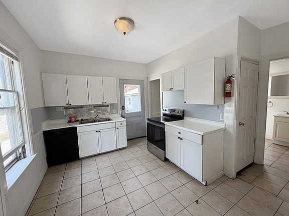 4th image of 108 Buell Street
