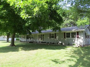 1 S Henson Rd, Villa Grove, IL 61956