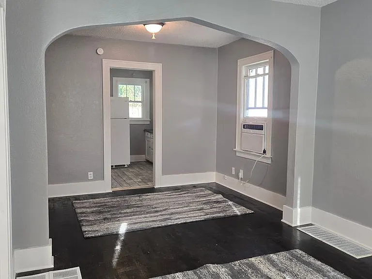 117 N Spring St — Photo 1