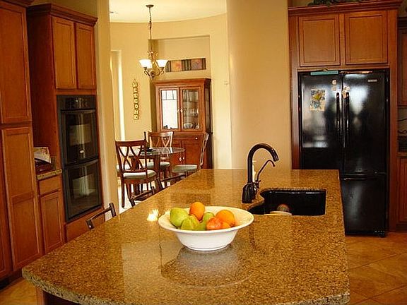 Gourmet kitchen