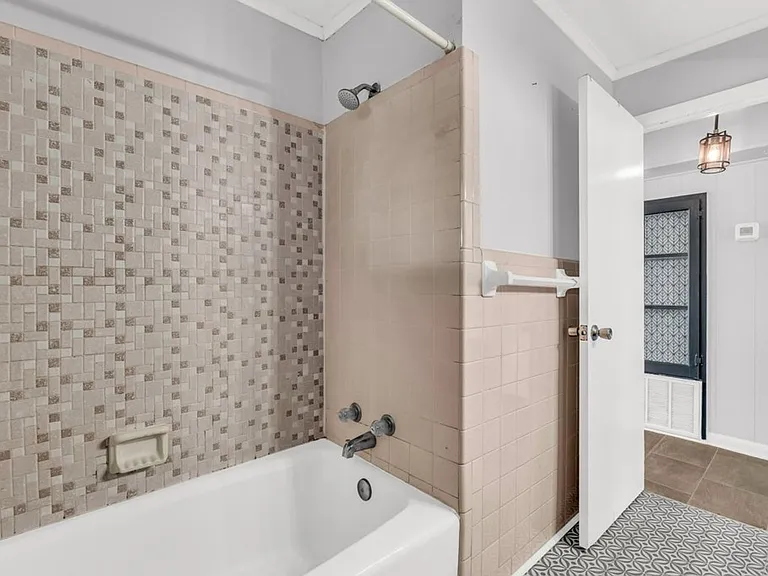 654A W Main St — Photo 13