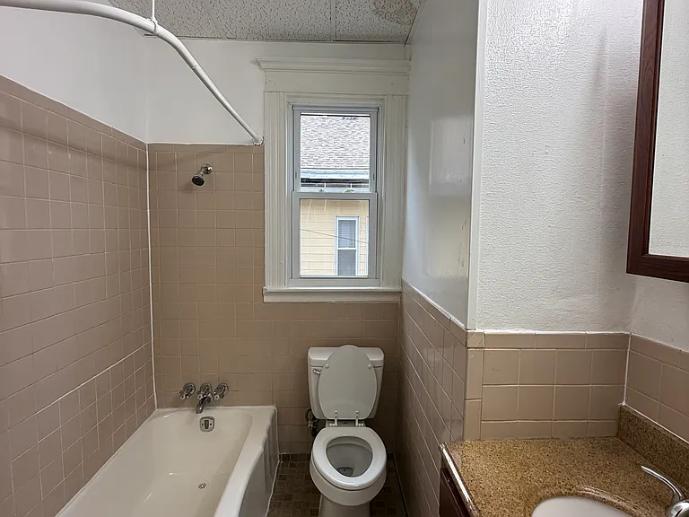 504 Winthrop Ave #B — Photo 16