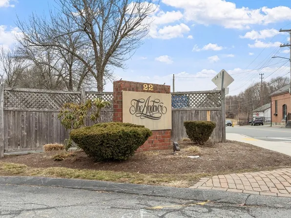 22 Railroad St APT 504, Andover, MA 01810