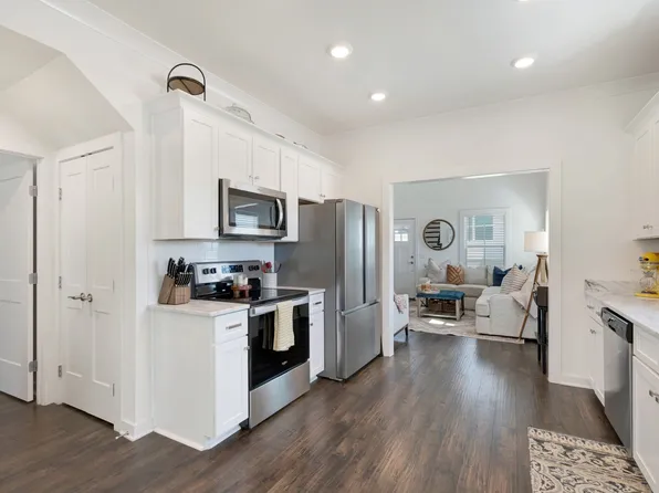 949 Ashland Place Dr, Nashville, TN 37218