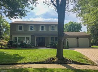 18 Vermont Dr, Paramus, NJ 07652