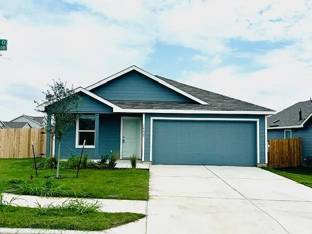 4 bed, 2.0 bath, 1707 sqft, $2,199 — Photo 2