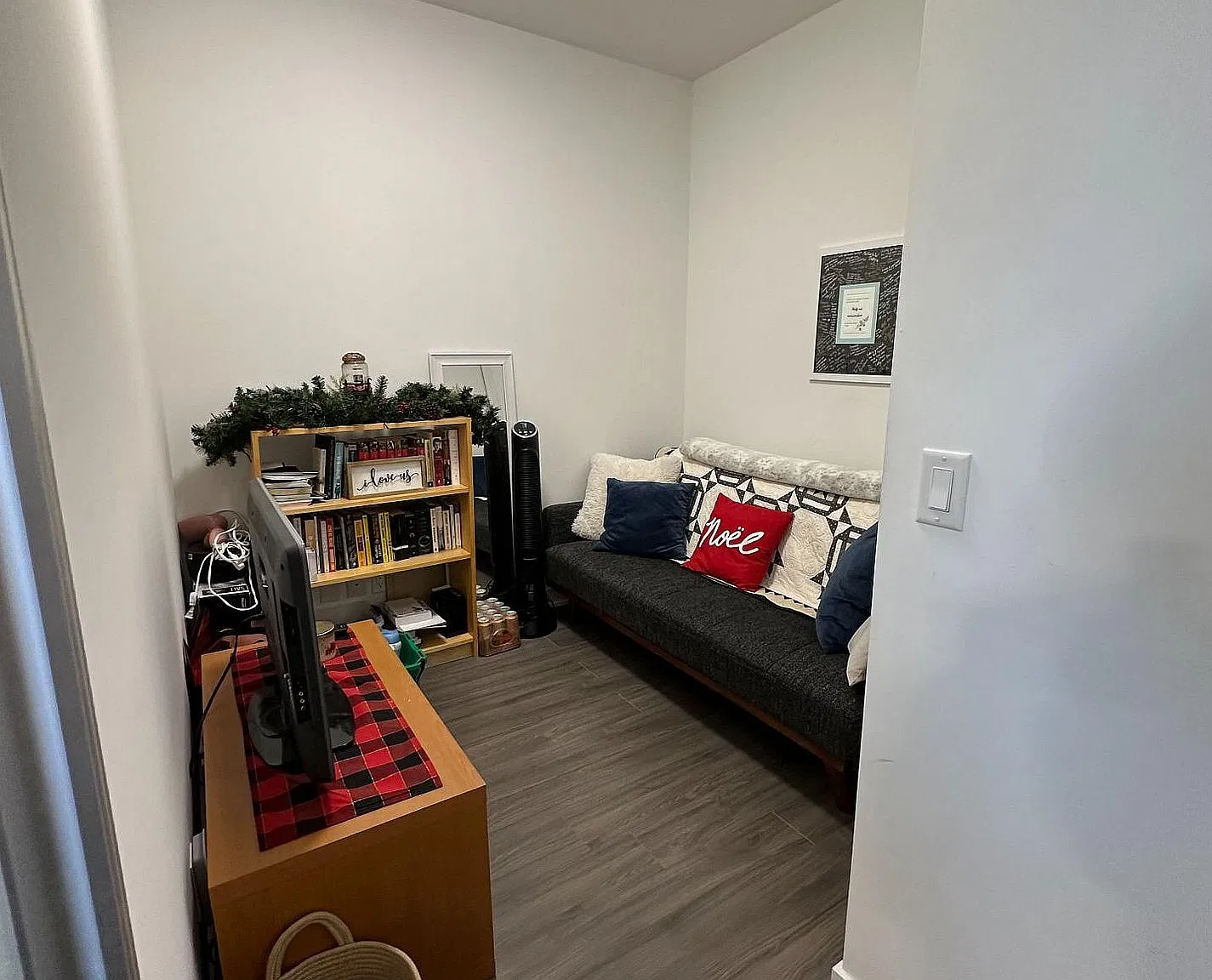 681 Yonge St — Photo 4