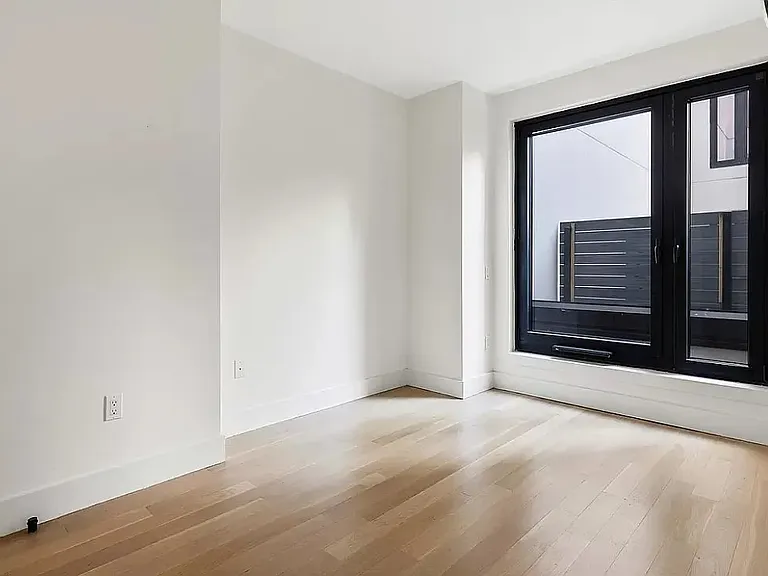 260 Gold St #226 — Photo 3